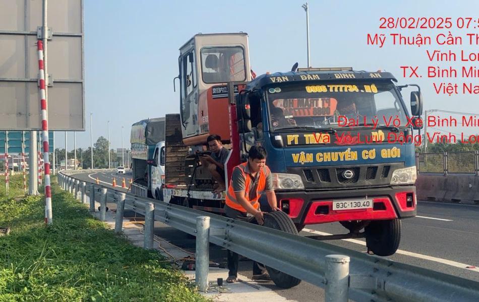 VÁ VỎ XE LƯU ĐỘNG VĨNH LONG