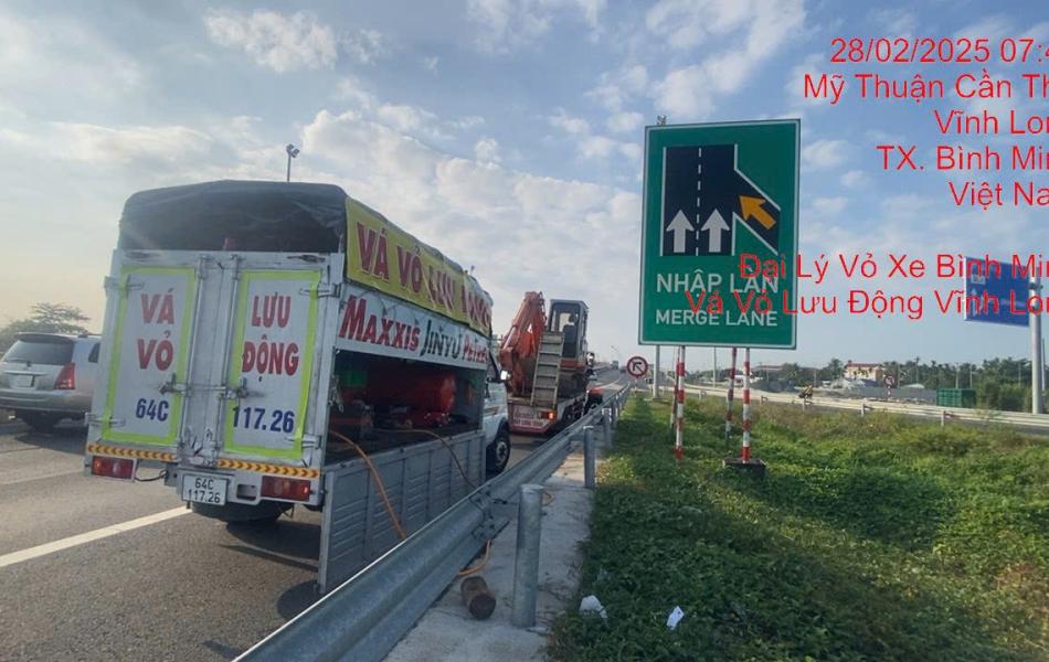 VÁ VỎ XE LƯU ĐỘNG VĨNH LONG