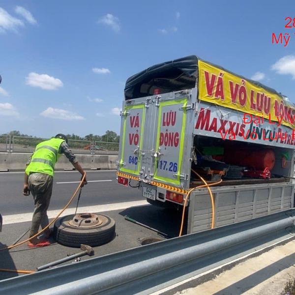 VÁ VỎ XE LƯU ĐỘNG VĨNH LONG